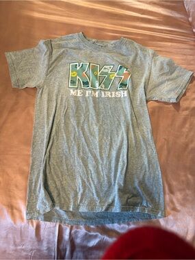 Kiss Gray 'Me I'm Irish' Graphic Tee